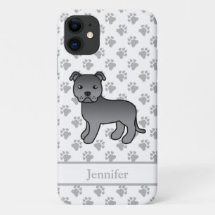 Capa Para iPhone 11 Cão e nome do desenho animado branco de Staffie az