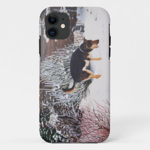 Capa Para iPhone 11 Cena da neve do inverno com o cão preto e tan