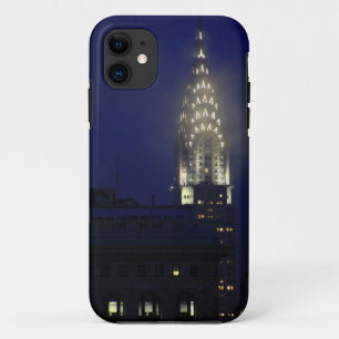 Capa Para iPhone 11 Chrysler que constrói o Lit acima no crepúsculo 