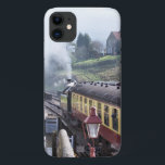 CAPA PARA iPhone 11 COMBOIOS DE VAPOR<br><div class="desc">Um olhar nostálgico e histórico sobre os comboios a vapor no belo condado de Yorkshire England no Reino Unido. Vermelhos vívidos e cremes dos carruagens e verde contrastante do motor todos trouxeram à vida o soberbo anel de Zazzle. Presentes para todos os entusiastas do trem a vapor.</div>