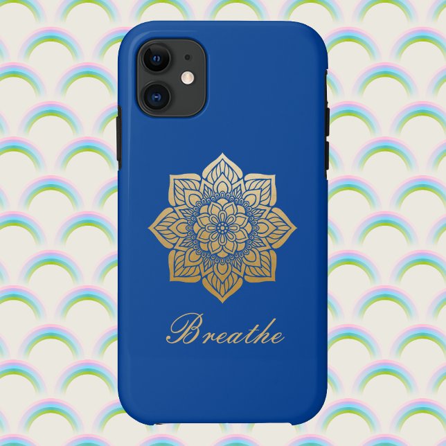 Capa Para iPhone 11 Elegante Breathe Deep Royal Blue e Dourado Mandala (Criador carregado)