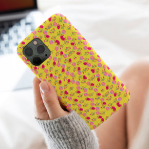 Capa Para iPhone 11 Elegante estampa floral rosa em amarelo