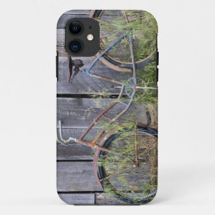 Capa Para iPhone 11 EUA, Oregon, Bend. Uma bicicleta velha em ruínas