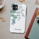 Capa Para iPhone 11 Eucalyptus Greenery Nome Personalizado<br><div class="desc">Esta elegante capas de iphone de estojo é decorada com folhas de eucalipto aquoso em tons macios de verde sobre fundo branco. Personalize-o com seu nome ou monograma. Para editar ainda mais, use a Ferramenta Design para alterar a fonte, o tamanho da fonte ou a cor. Porque nós criamos a...</div>