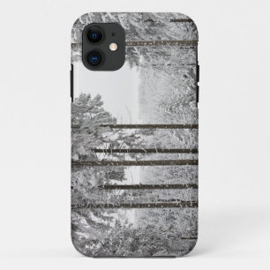 Capa Para iPhone 11 Floresta verde no inverno