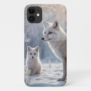 Capa Para iPhone 11 "Fosco Bonds: A Raposa Ártica e seu Cubo"