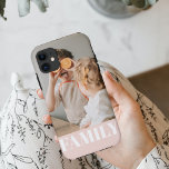 Capa Para iPhone 11 Foto da família de amor rosa do Pastel moderno<br><div class="desc">Presente de Foto da Família Rosa Moderno Pastel</div>