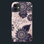 Capa Para iPhone 11 Gráficos Florais Dourados de Rosa Girly Marinho<br><div class="desc">Este elegante e chic design é uma bela representação da arte moderna e cinzenta. Ela apresenta uma falsa impressão brilhante brilhante rosa de ouro esboçada folhas esboçadas e padrão de ilustração floral preenchidos com azul marinho escuro sobre um simples fundo rosa pincelado. É uma design de luxo em forma de...</div>