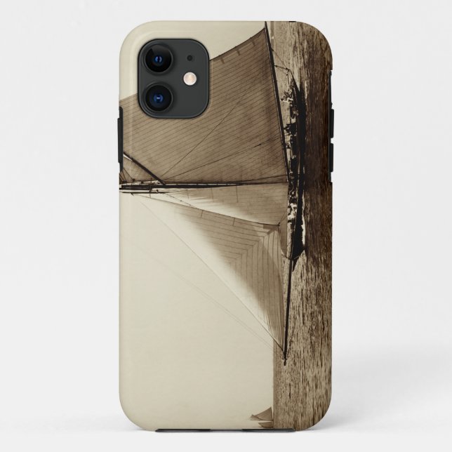 Capa Para iPhone 11 Iate Americano no Mar de 1891 (Verso)