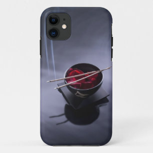 Capa Para iPhone 11 Incenso ardente sobre a bacia de pétalas