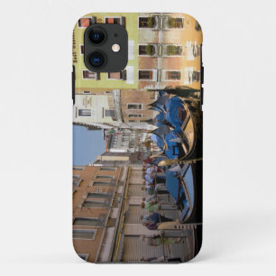 Capa Para iPhone 11 Itália, Veneza, gôndolas ancoradas ao longo do can