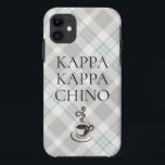 Capa Para iPhone 11 Kappa Kappa Chino Funny Coffee Lover<br><div class="desc">Quem ama café?! Esta design divertida foi criada especialmente para amantes de café, baristas, servidores de restaurantes e muito mais. Ele usa um spin em um nome de fraternidade com o texto KAPPA KAPPA CHINO e uma xícara de cappucccino quente e apimentada abaixo do texto. Um padrão de xadrez bege...</div>