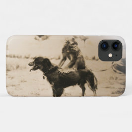 Capa Para iPhone 11 Macaco nas Costas de um Cachorro Chamado Chiquito