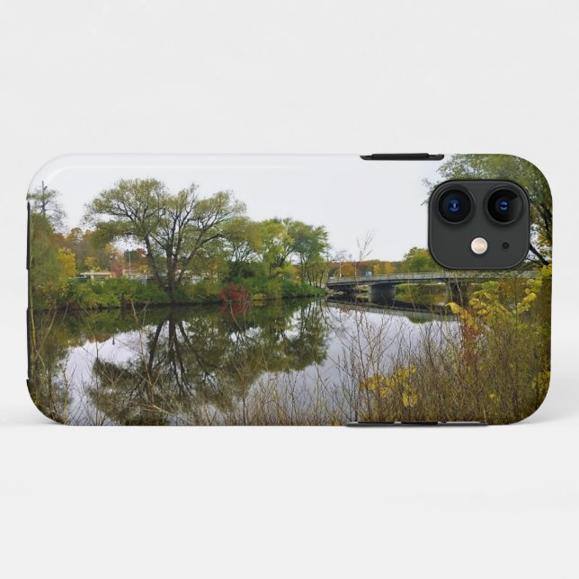 Capa Para iPhone 11 Milwaukee River, West Bend, Wisconsin (Verso (horizontal))