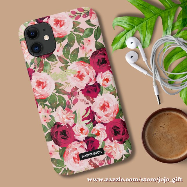 Capa Para iPhone 11 Monograma floral cor-de-rosa lindo e sofisticado (Beautiful modern floral phone case, red and pink roses for her.)