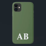 Capa Para iPhone 11 Monograma inicial mínimo verde<br><div class="desc">Esta design de capa de telefone apresenta um simples design moderno em verde e branco. Faça uma capa de telefone gentil com nome e inicial personalizados. Será um presente legal e único para alguém especial ou para você mesmo. Se quiser alterar as fontes ou a posição, clique no botão "Personalizar...</div>