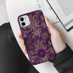 Capa Para iPhone 11 Monograma Real Dourado Damask Roxo<br><div class="desc">Cor damasco real de folha de ouro falso sobre fundo roxo. Não hesite em entrar em contato conosco se tiver algum pedido especial para combinações de cores ou inscrições. Verifique em nossa loja mais itens desta coleção.</div>