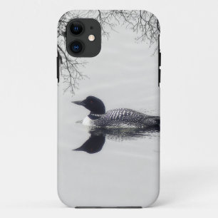 Capa Para iPhone 11 Natações comuns do mergulhão-do-norte em um lag