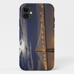Capa Para iPhone 11 O moonrise hoje à noite sobre a ponte da baía