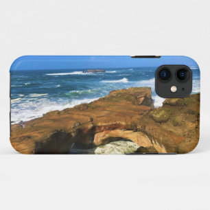 Capa Para iPhone 11 Otter Rock no Devil's Punchbowl State Park, Oregon