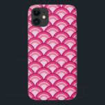 Capa Para iPhone 11 Padrão de onda Art Deco - fúcsia e coral<br><div class="desc">Um padrão de Deco de Arte baseado no padrão tradicional de onda frequentemente visto em têxteis japoneses,  em tons rosas ricos de fuchsia e tons suaves de rosa-coral</div>