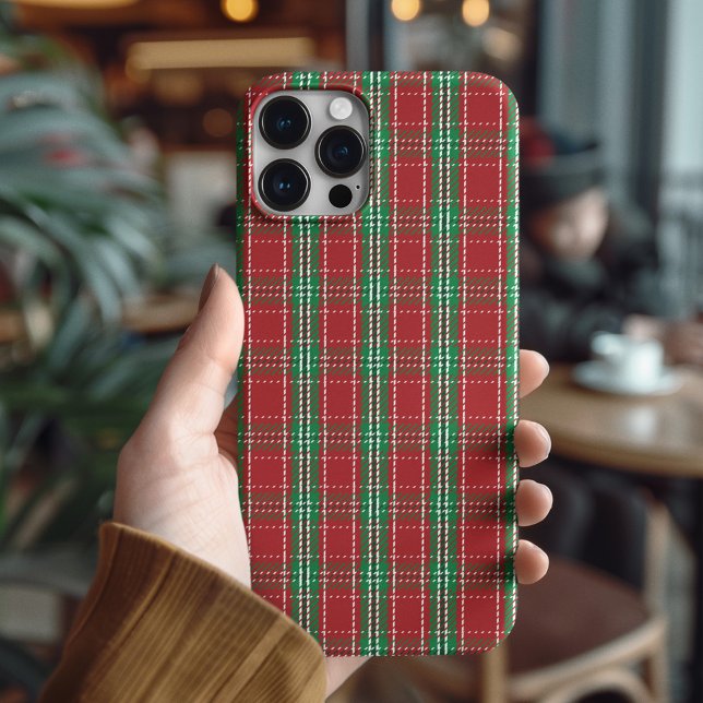 Capa Para iPhone 11 Padrão de Xadrez de Natal Verde Vermelho (Red and green holiday plaid pattern phone case. )
