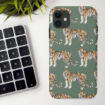 Capa Para iPhone 11 Padrão Selvagem de Tigres Tropicais Modernos<br><div class="desc">Padrão Selvagem de Tigres Tropicais Modernos</div>