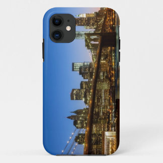 Capa Para iPhone 11 Ponte de Manhattan e de Brooklyn no crepúsculo