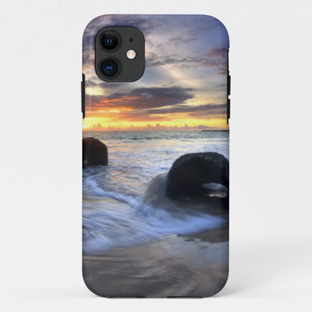Capa Para iPhone 11 Por do sol na praia de Kedonganan (Verso)