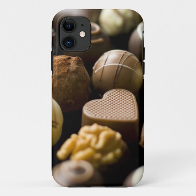 Capa Para iPhone 11 Pralines deliciosos do chocolate (Verso)