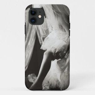 Capa Para iPhone 11 <Preparing> por Kim Koza