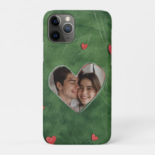 Capa Para iPhone 11 Pro Corações Vermelhos na Grama Verde