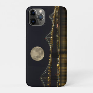 Capa Para iPhone 11 Pro Lua cheia sobre a ponte do compartimento