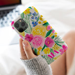 Capa Para iPhone 11 Pro Max Monograma floral, cor-de-rosa-branca, preto-branco<br><div class="desc">Monograma floral amarelo-claro-claro-rosado-rosado-brilhante com rosas pintados bonito em amarelo,  cor-de-rosa com folhas e ramos verdes,  adicione o seu monograma</div>