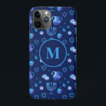 Capa Para iPhone 11 Pro Monograma, Padrão de Ornamentado de Férias Judaica<br><div class="desc">Monograma. Feliz Festa de Hanukkah, Feriado Judeu, padrão de Menorah Azul. Decoração de Feriado Judeu Chanukkah com o símbolo decorativo tradicional de Chanuka - Marinho Blue color hanukkiah menorah, candelabro com velas, estrela de David e ilustração azul neon brilhante. Festa de Chanucá das Luzes Decoração do Evento. Jerusalém, Israel. Eletrônicos...</div>