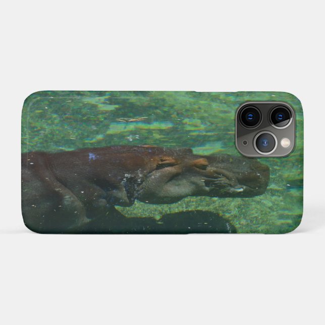 Capa Para iPhone 11 Pro **"Serenidade Submersa: Um Hippo Nadando Graciosam (Verso (horizontal))
