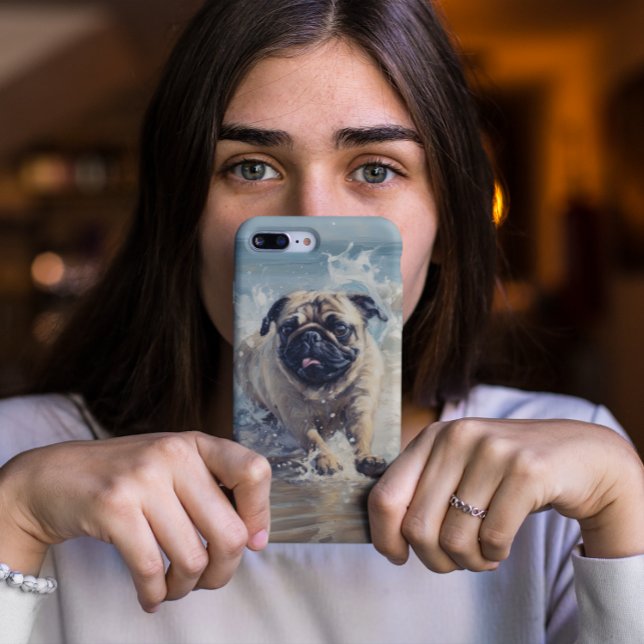 Capa Para iPhone 11 Pug feliz na praia (Criador carregado)