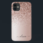 Capa Para iPhone 11 Rosa Dourado - Nome do Monograma do Metal com Lant<br><div class="desc">Rosa Dourado - Folha fina rosa esfarelada metálica e esfregando brilho no nome do monograma de metal escovado e do telefone inicial. Isto faz o doce e perfeito aniversário de 16 anos, casamento, chá de panela, aniversário, chá de fraldas ou festa de solteira presente para alguém que ama luxo de...</div>