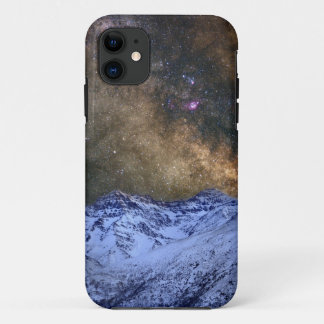Capa Para iPhone 11 The milky way over the high mountains