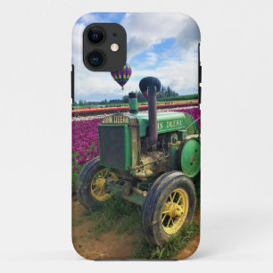 Capa Para iPhone 11 Trator Verde em Tulip Field, Oregon