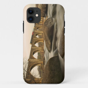 Capa Para iPhone 11 Trem sobre James River