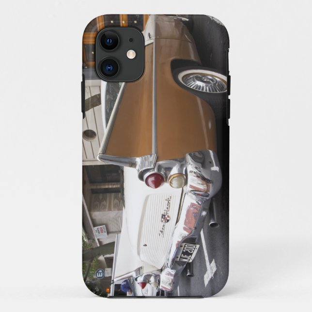 Capa Para iPhone 11 Um carro clássico do Studebaker Silver Hawk estaci (Verso)