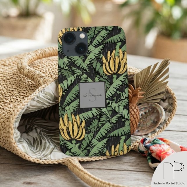 Capa para iPhone 13 Folha de Banana Amarela Tropic (This Black Tropical Yellow Banana Leaf iPhone 13 Case features hand drawn botanical art and monogram)