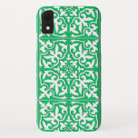 Capa Para iPhone XR Azulejo marroquino - jade verde e branco<br><div class="desc">O marroquino inspirou um padrão de azulejo com um aspecto cerâmico polido - verde-jade com fundo branco</div>
