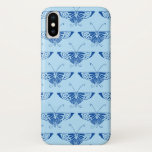 Capa Para iPhone X Borboleta Deco Estilizada - cobalto e azul pálido<br><div class="desc">Reprodução de um padrão estilizado de papel de parede da borboleta Art Deco - azul cobalto profundo sobre fundo azul claro e azul-gelo</div>