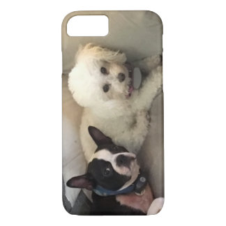 Capa iPhone 8/ 7 cães no sofá