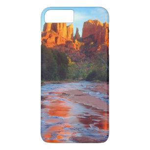 Capa iPhone 8 Plus/7 Plus Cathedral Rock refletida no Oak Creek ao pôr do so