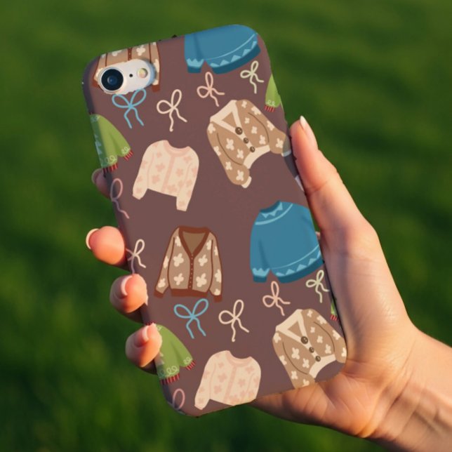 Capa Para iPhone, Case-Mate Cozy Sweaters & Ribbons Pattern Phone Case (Criador carregado)