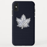 Capa Para iPhone XS Max Cromo como Folha de Maple em Na moda de Fibra de C<br><div class="desc">Um presente personalizado canadense de desenho de folha de na moda para todas as ocasiões festivas e encontros amigáveis. Apresentado aqui como um cromo prateado como o applique em um impressão de fundo de fibra de carbono azul de marinho racy. Um presente excelente para vestir ou compartilhar. Uma declaração de...</div>