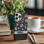 Capa Para iPhone X Damascos Florais De Prata Preta E Metálica Elegant<br><div class="desc">Padrão negro e metálico brilhante de damascos florais prateados com padrão geométrico preto na parte inferior. Monograma personalizável e opcional com bar prateado.</div>